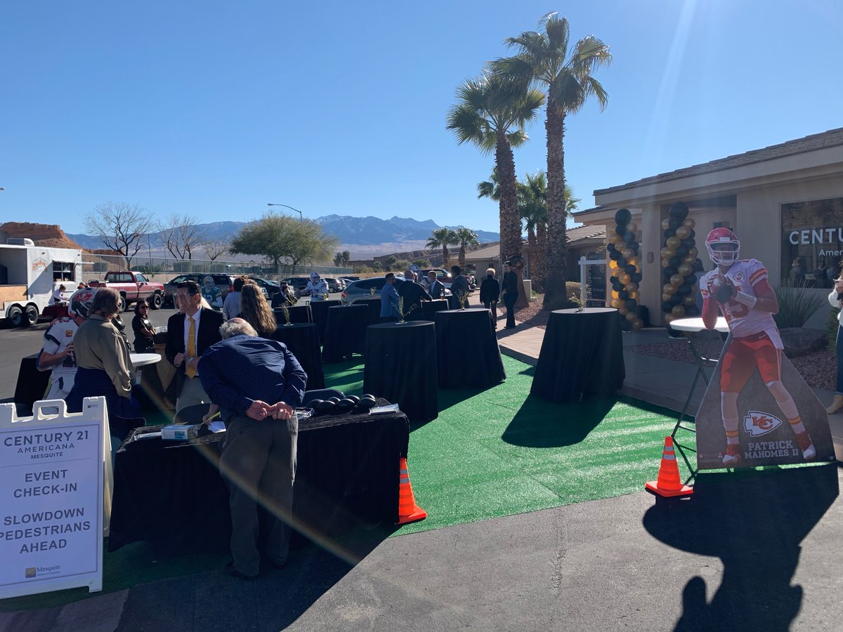 GearyCrew's tweet photo. Congrats to our client Century 21 Americana on the Super Grand Opening they had for their new Mesquite office! It’s game on as the office is wide open. Don’t pass on coming by and saying hello! https://t.co/6Qaz1N0aw2