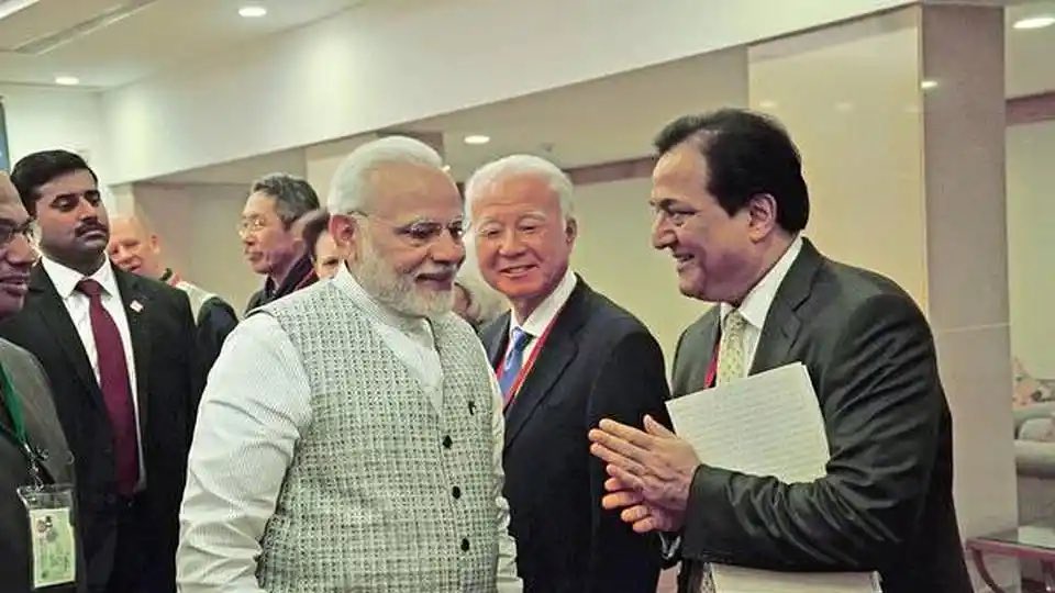 SaketGokhale's tweet photo. PMO lies for Modi:

I’d filed an RTI last year 1 day after YES Bank’s Rana Kapoor was arrested. 

Ironically 2 days before this, Modi was speaking at a YES Bank sponsored event.

PMO (after 1 year) tells me Modi didn’t meet Rana Kapoor officially since 2018.

Pics show otherwise. https://t.co/ezvgFPE7Su