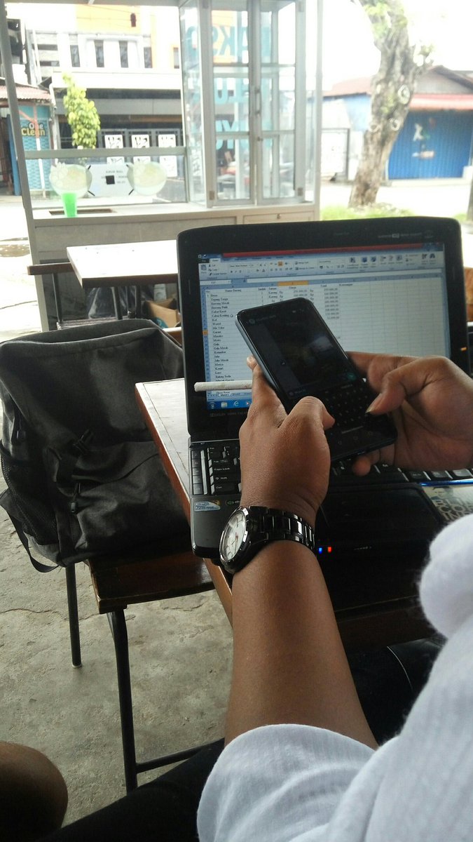 Setiyawan1703's tweet photo. Kerja itu gak harus memandang tempat.... Nyaman tempat bisa saja kerja selesaikan tugas.. https://t.co/bPzrt70pVN