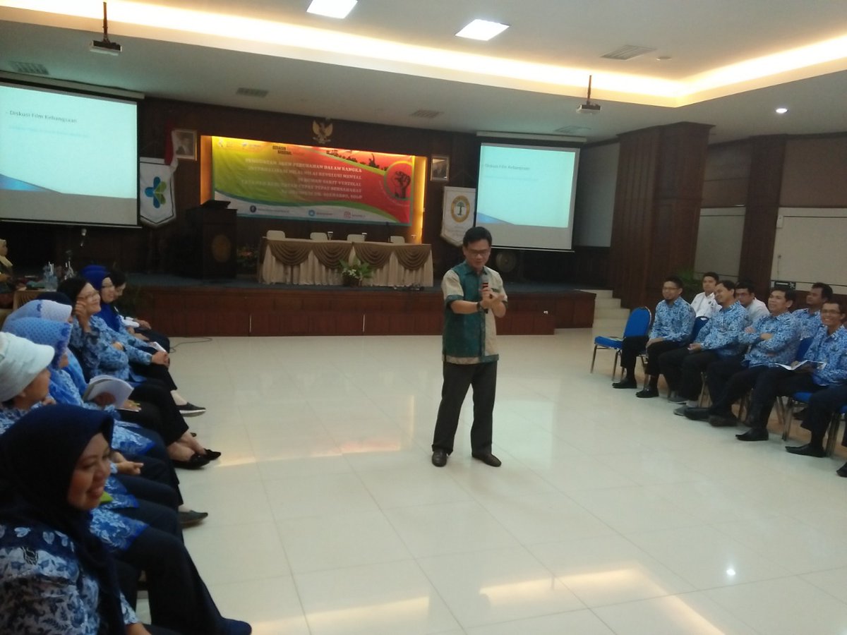 SafaroWorld's tweet photo. " Revolusi Mental " Untuk Tenaga Medis Rumah Sakit Soeharso Solo, 29 November 2017... #Safaroworld #Assessmentonline #Assessmentcentre #Consulting #Counseling #Biropsikologi #Training #Terapispikologi https://t.co/JdciEBUWm0