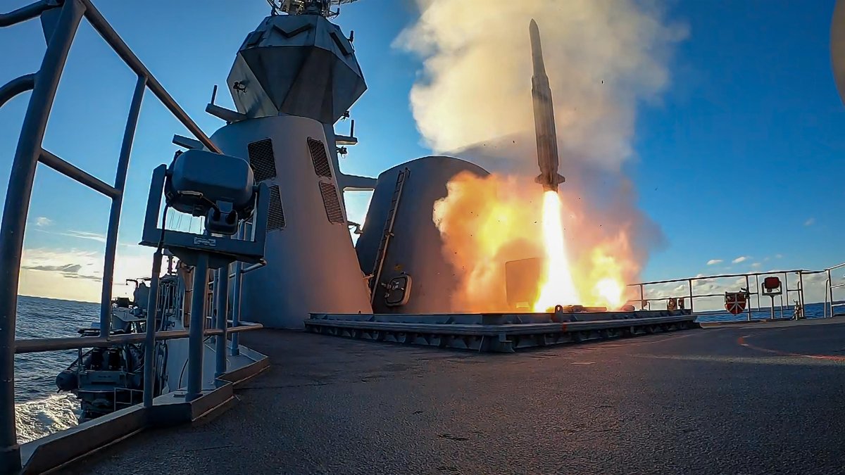 Australian_Navy's tweet image. Huge boost for #AusNavy&apos;s missile program ⚓ New anti-ship and surface-to-air missiles are being considered as part of a $1 billion investment announced by the Australian Government. 

📖➡️: bit.ly/MissileBoost #YourADF #DefenceCapability