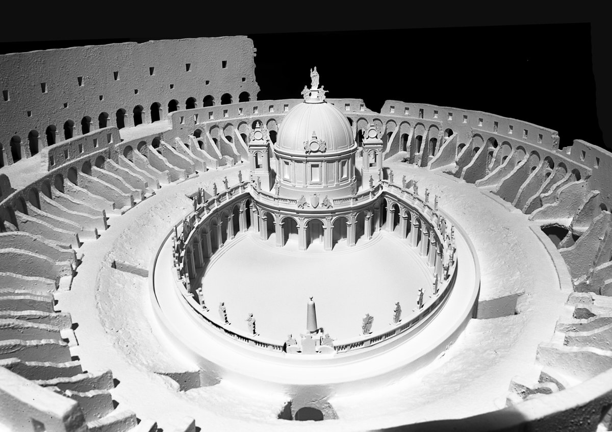 efemarq's tweet photo. #Taldiacomavui de 1714 va morir l'arquitecte barroc italià Carlo #Fontana. Deixeble de Bernini, fou l'artífex més influent del barroc tardà. El 1696 dibuixà el projecte, mai realitzat, de transformació del #Colosseu de Roma en un gran temple, amb una #església a baix a l'arena. https://t.co/ym77BSH4vh