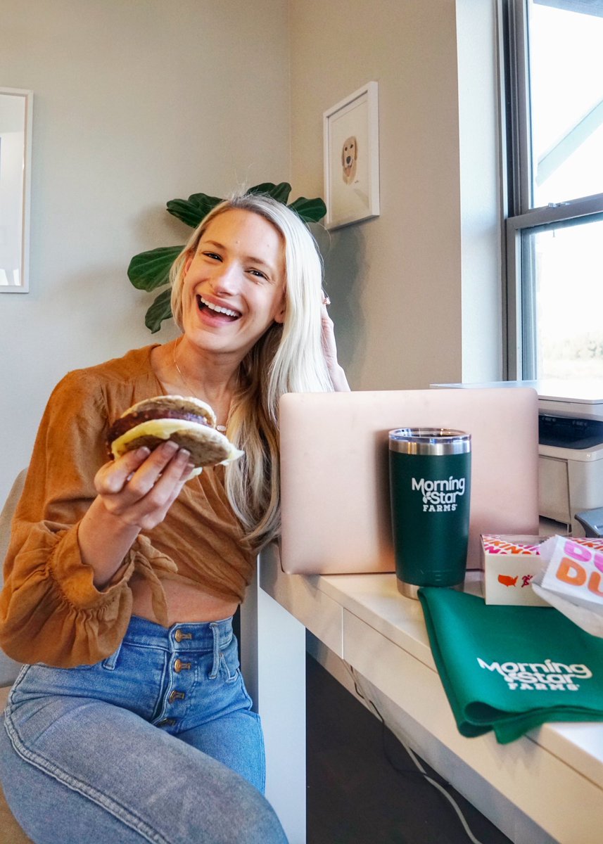 #AD Breakfast is the most important meal to power through the workday 🙌🏻 and lately <a href="/MorningStrFarms/">MorningStar Farms</a> Southwest Veggie Power Sandwich has been giving me all the energy I need. #SpiceUpYourBreakfast Available for a limited time only at @DunkinDonuts!! #ATX gofyi.ly/43F7A08C