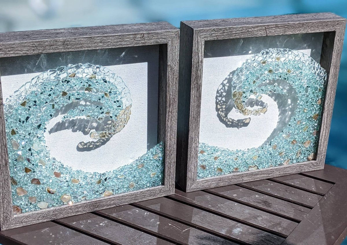Tipsysailorcre1's tweet photo. Home Decorating made easy. 2 Pack - Crushed Glass Ocean Wave in Shadowbox with real sea shells. Bring a piece of the beach home. #etsy #crushedglass #homedecor #saltlife #waves https://t.co/UTe4A67ZsJ https://t.co/gFllilMAra