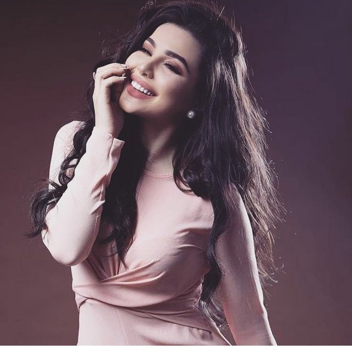 shelle878787's tweet photo. بعض القلوب تجد فيها الراحة من هموم الحياة وقد ينعم الله عليك باحباب لا يعرفون عنك سوى كلماتك فتفيض قلوبهم احتراما وتقديرآ احلي واغلي واطيب قلوب بالعالم #رافاييل_جبور #حنان_الخضر ❤️❤️😍😍 #وقت_الجد
#hananeelkader
@RaphaelJabbour1
#raphaeljabbour
#mabaqish https://t.co/NTYMR262Rg