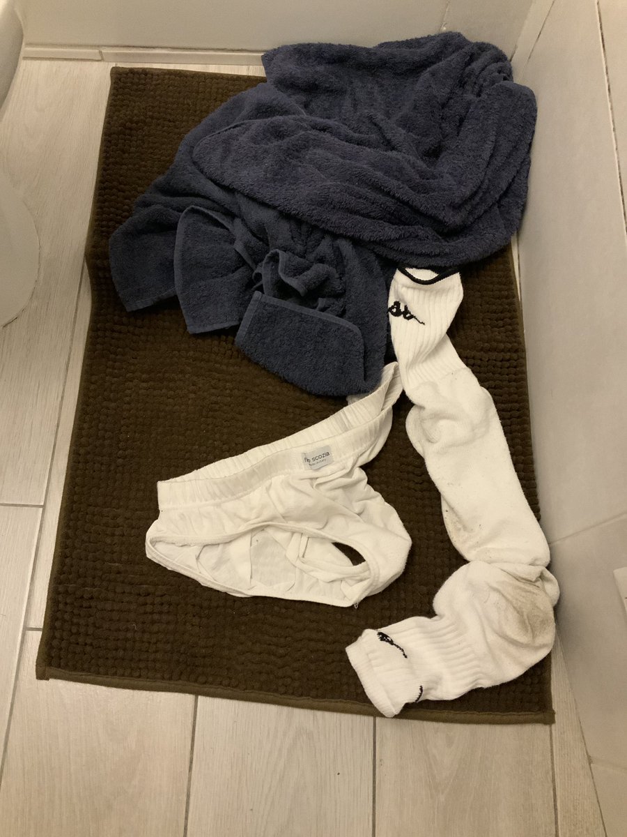 Roommate leftovers after shower 🥰🥰🥰