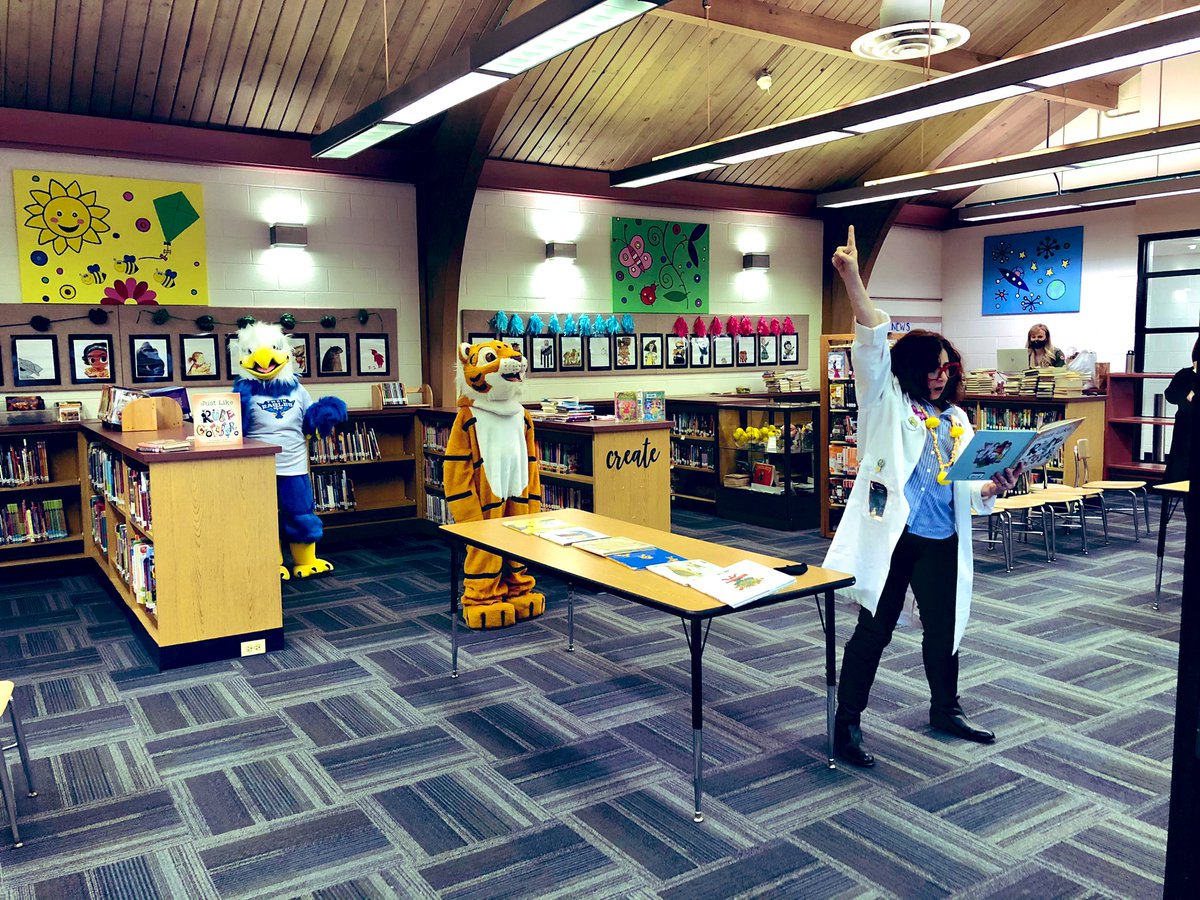 amber_companey's tweet photo. Day 2: I was nominated by @DianaODonnell3.  Everyday I will post a picture of a day in the life of an educator.  I will post w/o explanation and nominate someone else to take the challenge. That's 7 days and 7 pictures.  Today I nominate @KimHazelRudden https://t.co/BFtHb3hKMw
