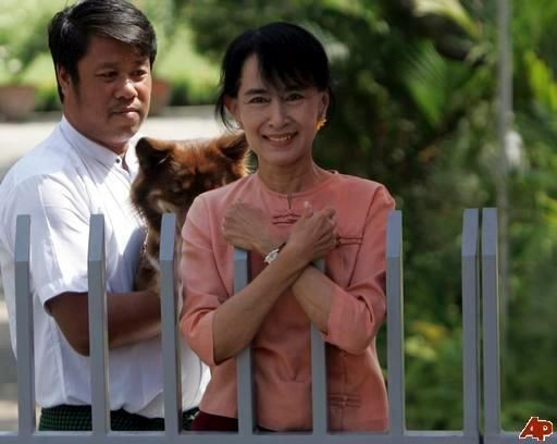 We want to see her smile!

#HearTheVoiceOfMyanmar 
#RespectOurVotes
#SaveMyanmar