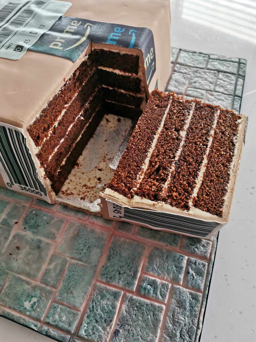angleseycakeart's tweet photo. @carolvorders Cake is nice too, before you say, it's NOT an Amazon box, it IS cake, I made for my son's birthday this week as he gets so many Amazon deliveries! #birthday #cake #Amazon #Amazonbox #Amazonboxcake #Anglesey #NorthWales https://t.co/sS5Swma3Yw
