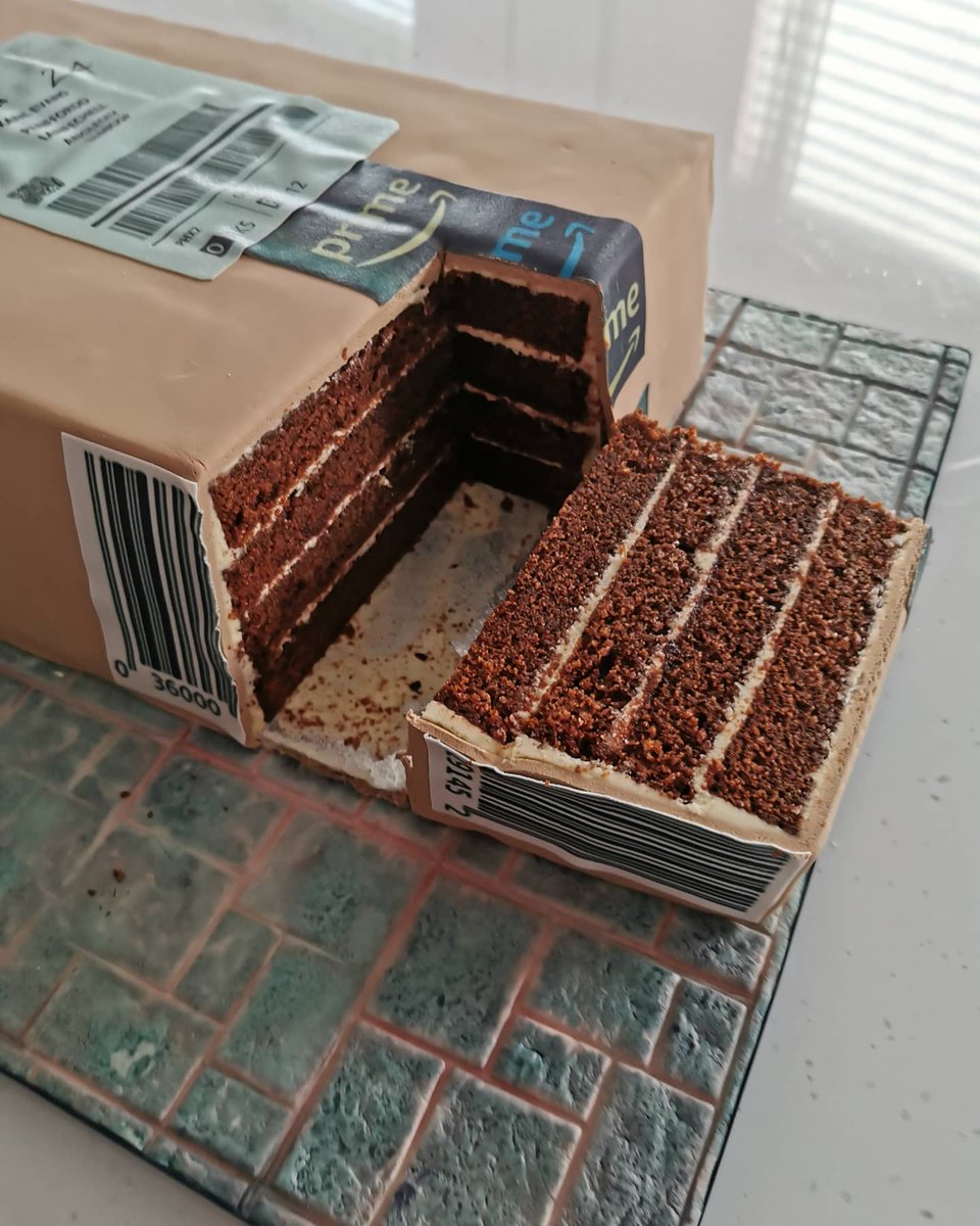 angleseycakeart's tweet photo. @RevRichardColes How about a lovely slice of chocolate cake?! It's NOT an Amazon box, it's a cake I made for my son this week. He's forever getting Amazon deliveries. 😂
#Amazon #Amazonboxcake #Amazonbox #Anglesey #birthdaycake #cake https://t.co/z5QCTi6X89