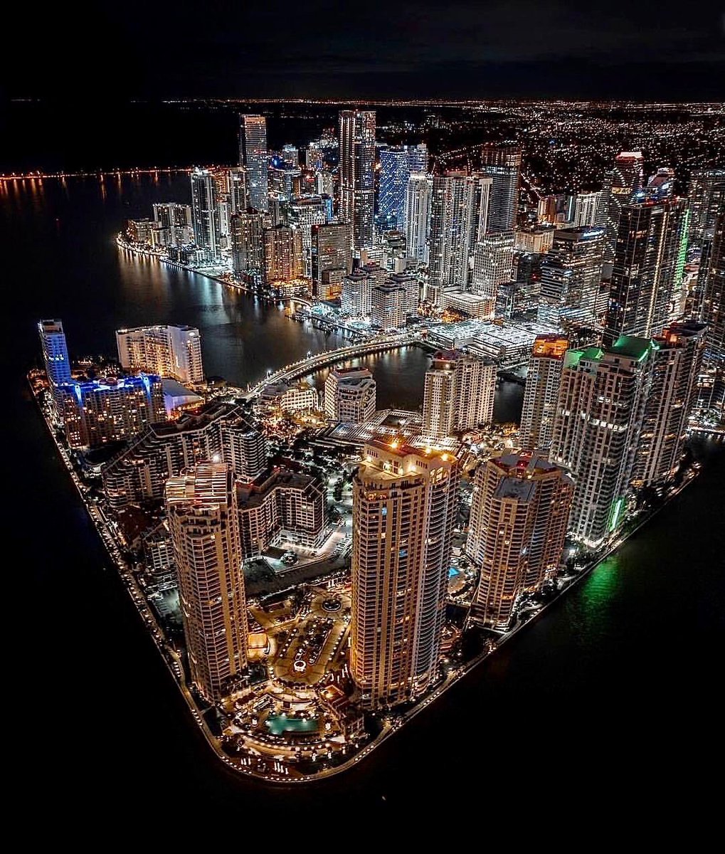 JamesVanFleet's tweet photo. Prettiest City in America! #Miami, #Florida #flwx Pic of Brickell Key from Tom Roche on Insta: @offshoretom https://t.co/7j0ps12GFZ