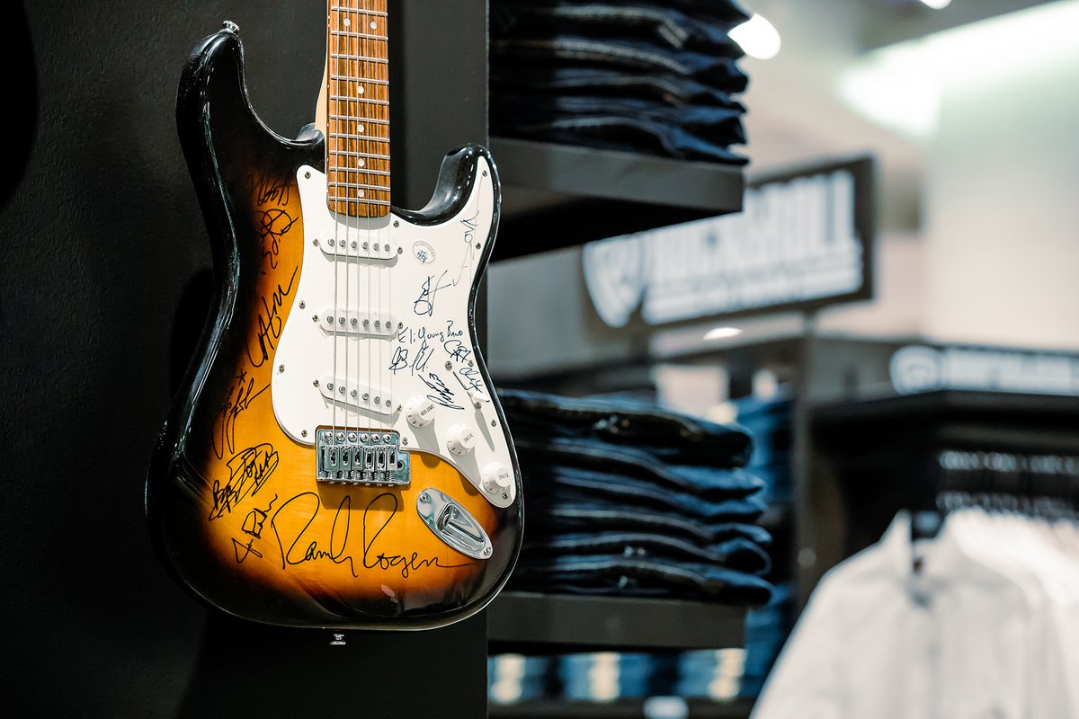 WESATradeshow's tweet photo. Exhibit spaces included some really special pieces - besides amazing products to order. Look at this signed guitar in the Rock and Roll Denim room. Did you get to see the signatures? #WESAtradeshow #wheretheindustrymeets #westernandenglish #showroomdesign 📸@greggCARNES @truhst https://t.co/wl0Rj31tdG