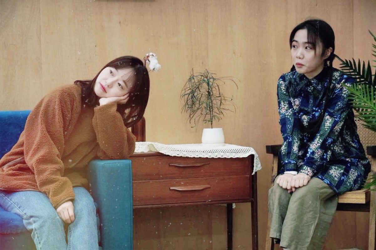 #창작뮤지컬 #웹뮤지컬 #웰컴선샤인 

CAST✨
경주 역 _ #강연정
진진 역 _ #홍나현

마사지를 배우러 한국에 온
눈은 멀어가지만 당찬 옥호촌소녀 진진,
자신을 외롭게 만든 엄마의 마사지샵을
팔아버리려는 경주 

낡은 피부관리샵 예뻐지는 날에서는
무슨 일이 일어날까요?
naver.me/FJHZ51Qq