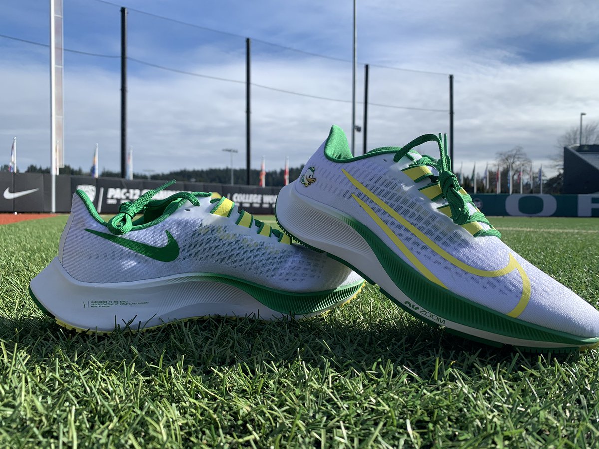 Stepping in style 🔥 #GoDucks | @DuckSwag