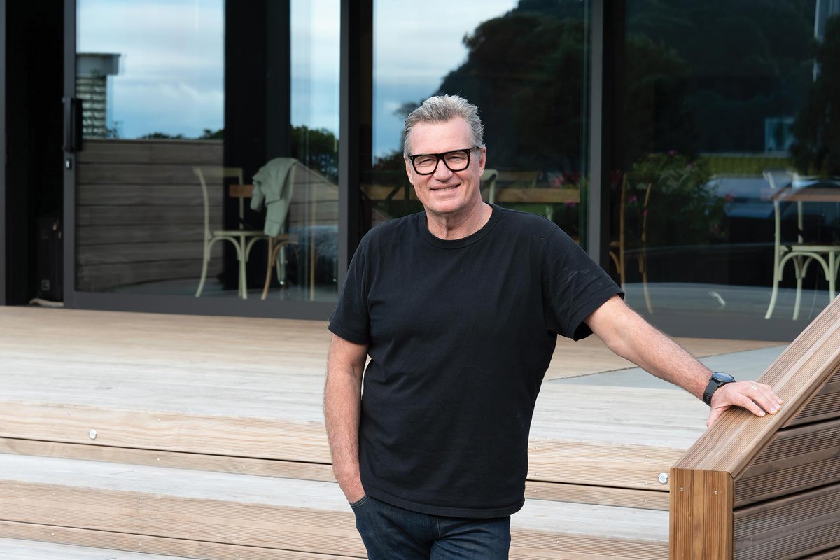 abodowood's tweet photo. Located just a few surfboard-lengths from Waihi beach, this contemporary bach was built for a keen surfer who wanted a low-maintenance holiday base for his family - featuring Vulcan Rhombus Clip Screening and Vulcan Decking.

Architect: Chris Tate 

More > https://t.co/Q9PYh6un1C https://t.co/YK0ie0Fgtx