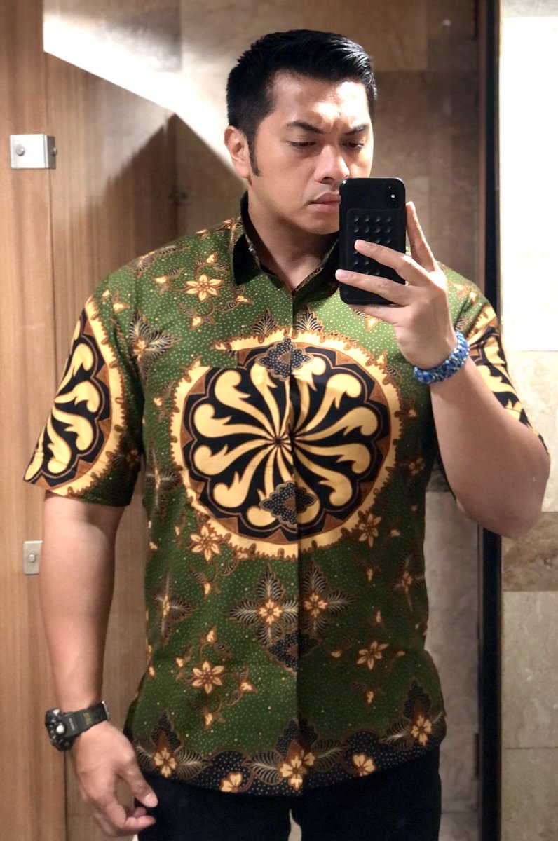 AbangAcho's tweet photo. GA time!! 200ribu masing2 untuk 2 cow dan 2 cew..syaratnya RT dan sertain foto pake batik..GA gw tutup jam 20.00 malem ini.. #batikday https://t.co/qHLpTpZcNh