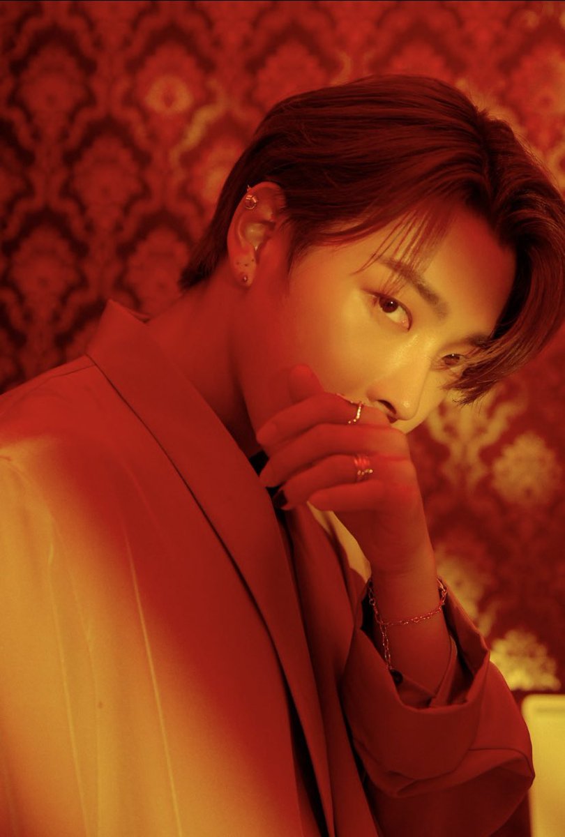updateez's tweet photo. { UPDATE } 

Universe released Hongjoong's 'Noir' Photoshoot! 

"Deadly, Sexy noir"

#ATEEZ @ATEEZofficial #에이티즈 https://t.co/g9qV3e8ImE