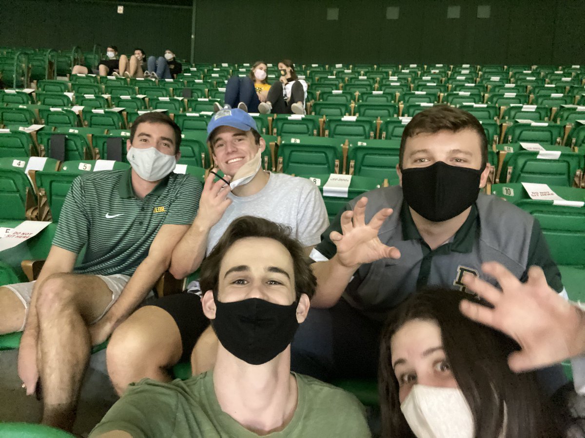 carolineghan_'s tweet photo. @BaylorWBB we love you queens💖💅🏼👑#SicEm https://t.co/2O2w6ziZne