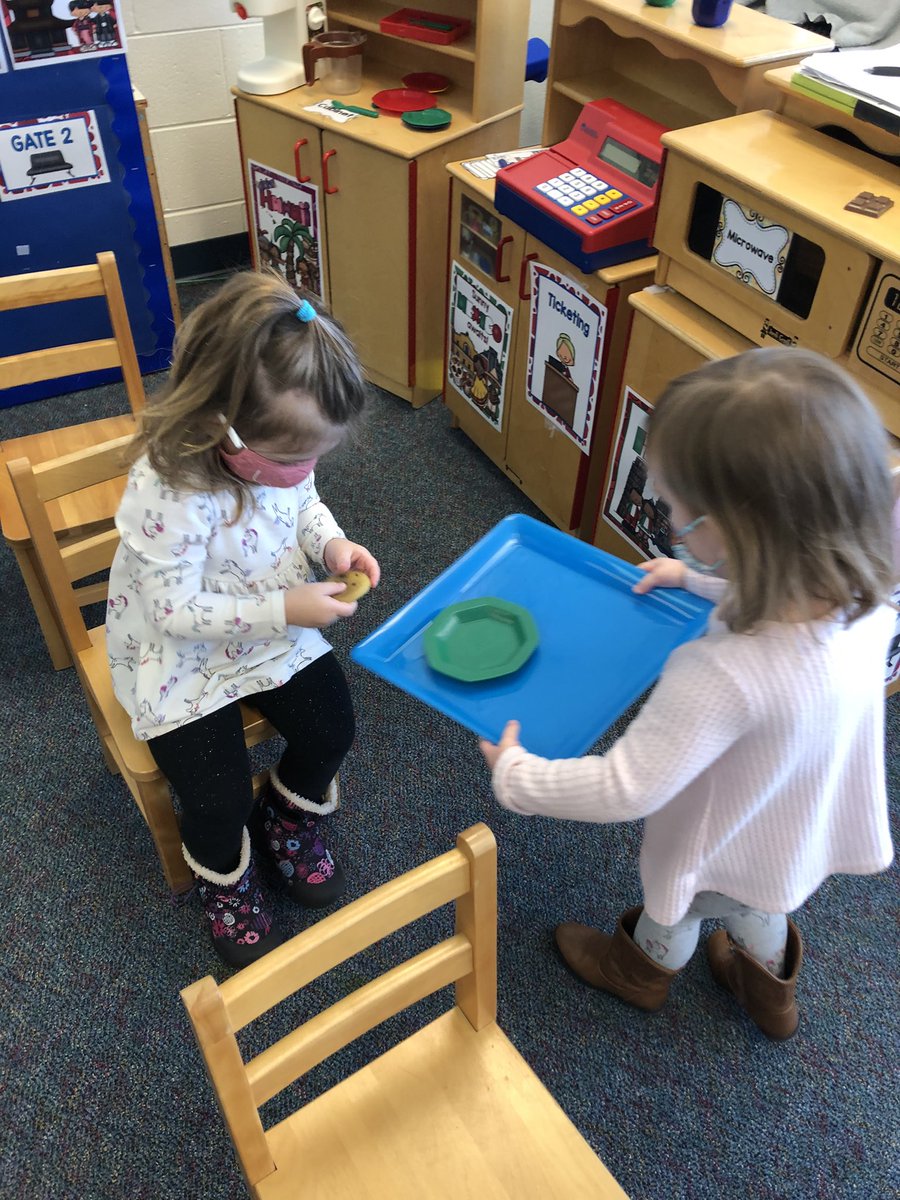 ecwithmisskim's tweet photo. Love seeing friends grow through dramatic play- airport center and making our own school bus! Thanks @BarbDudzinski for such a fun bus project! https://t.co/RC5nZ9ozeU