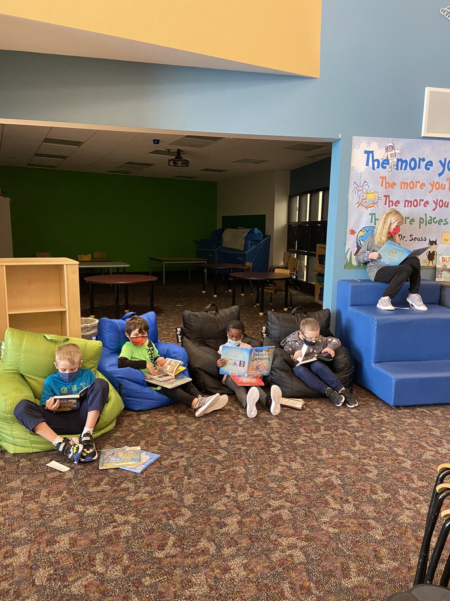 MrsStich2ndSGR's tweet photo. We have the BEST books in the SGR Media Center! #amazingreaders @sgrspuds https://t.co/G4YaI9ZjGW