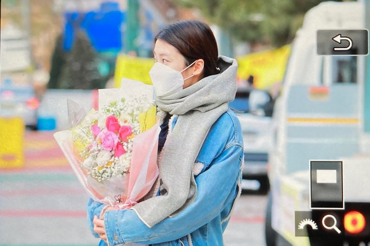 [MOONLUCY_hj 대리트윗]
210205 #위키미키 #루시 

효정이 중학교 졸업할때가 엊그제같은데,, 눈물이 앞을가린다...