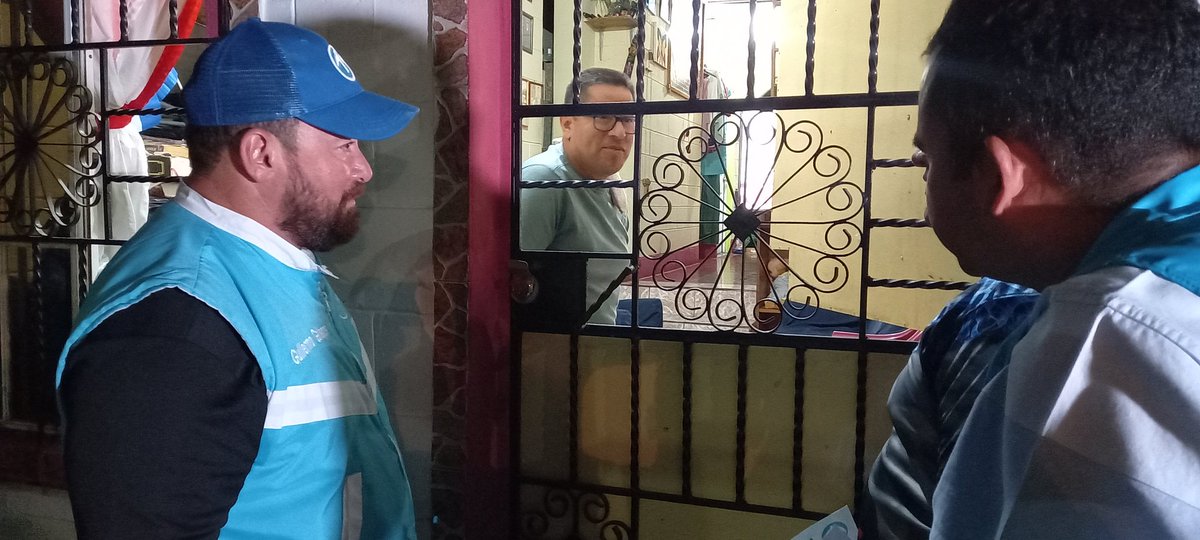 GGallegos24's tweet photo. A esta hora de la noche seguimos caminando por la Colonia El Pacífico de Ahuachapán, porque el cariño y apoyo de la gente es muy grande. https://t.co/WjU7qogWaL