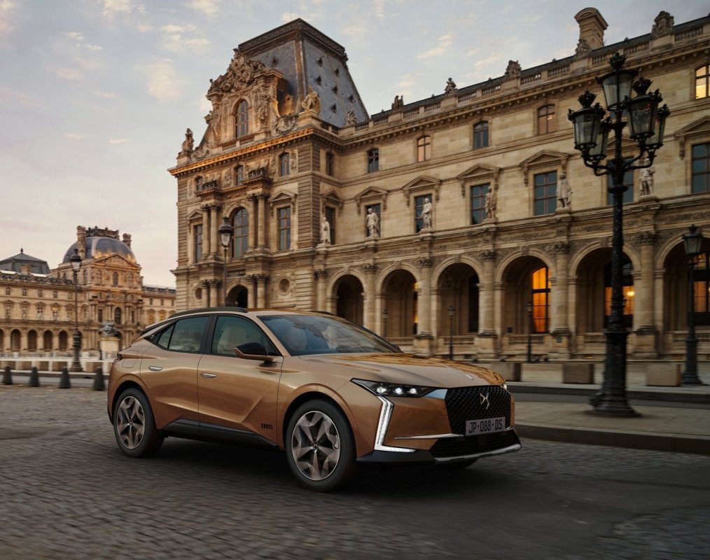 motorweb's tweet photo. Así es el nuevo DS 4: el cuarto elemento ya es una realidad. https://t.co/7yBEODJh5O https://t.co/46Zs6Tr8e8