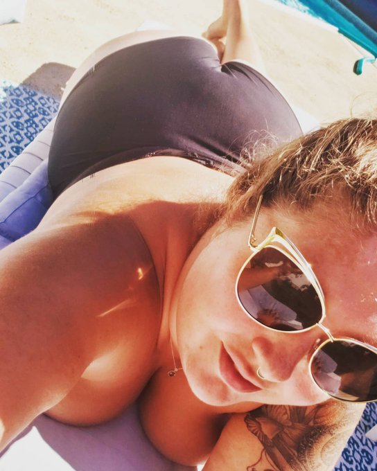 #throwback to better days, aching to feel the hot sun on my bare skin😩 #poolside #biggirlsinbathingsuits<a href="/tag/throwback"class="tags">#throwback</a><a href="/tag/poolside"class="tags"><span>#poolside</span></a><a href="/tag/missingsummer"class="tags"><span>#missingsummer</span></a><a href="/tag/bigbootywhitegirl"class="tags"><span>#bigbootywhitegirl</span></a>