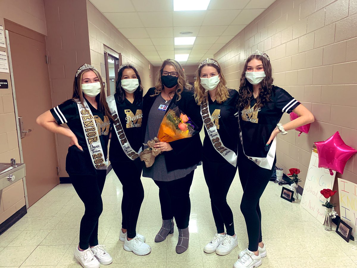 JWMHSdance's tweet photo. An amazing Senior Night and last basketball performance of the season! Thank you Isabella, Mallory, Valerie, and Danielle for years of dedication to the Mitchell HS Dance Team ✨💕🐴 #SeniorNight #MustangDanceTeam @JWMHS @jwmhs_schultz @misseshat https://t.co/aHtROst6jd