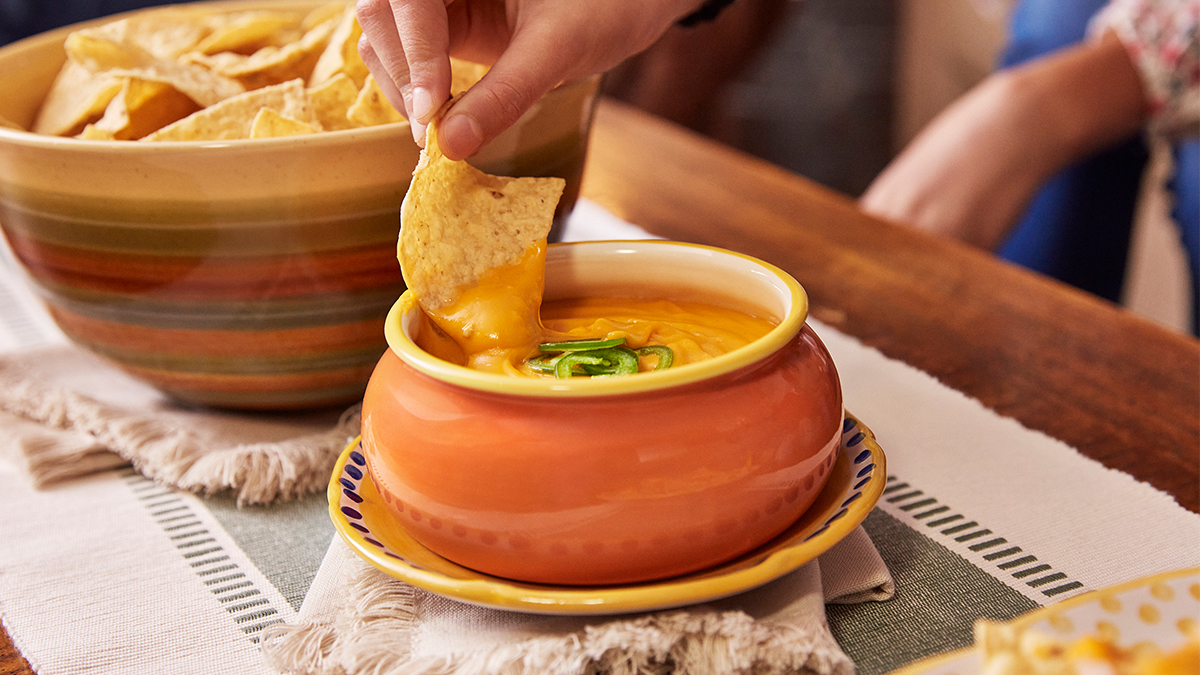 特価ブランド Juanitaのグルテンフリートルティーヤチップスフィエスタバッグ24オンス 3パック Juanita's Fine Foods