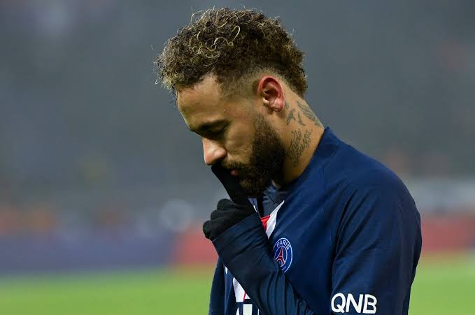 “Nunca troque o que mais quer na vida por coisas momentâneas.”-  Neymar Jr