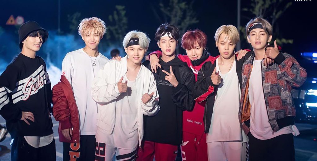loveis_961's tweet photo. 내가 생각한 4년전              실제 4년전
                    방탄                                방탄 https://t.co/qib0yAXip0