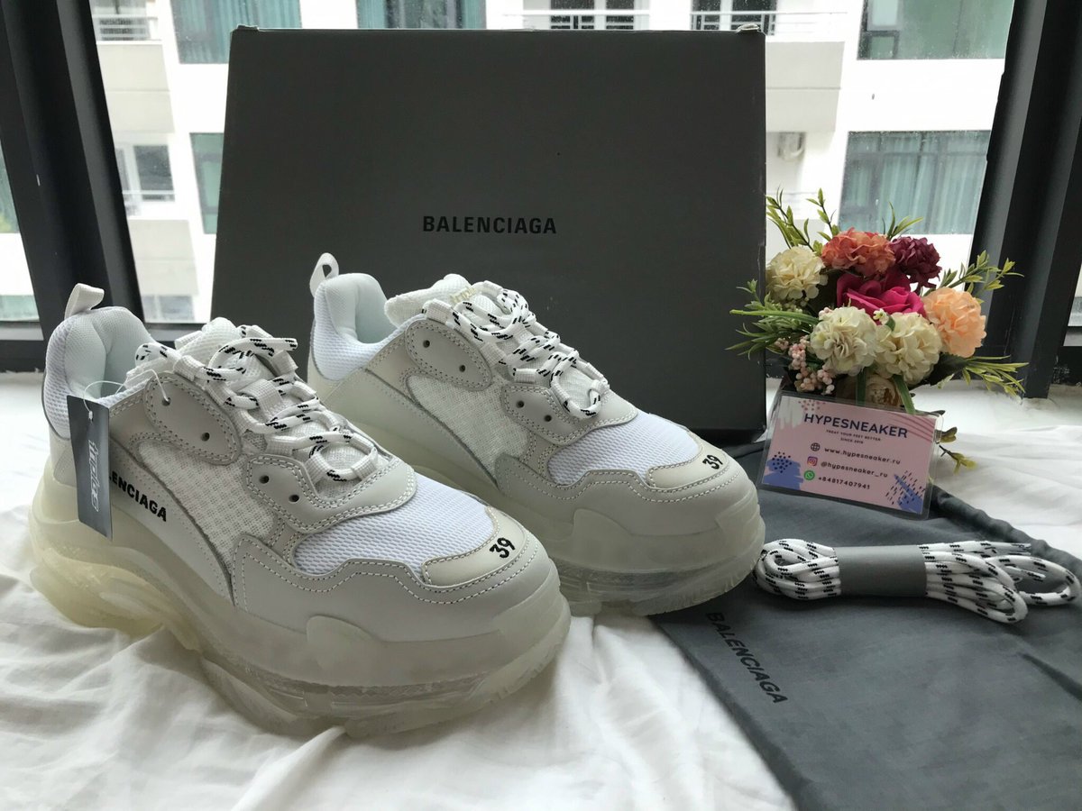HypesneakerR's tweet photo. Best sellers in Hypesneaker π
1. Air Jordan 1 Retro High Dior
2. Air Jordan 4 Retro Off-White Sail
3. Air Jordan 1 Retro High Dark Mocha
4. Balenciaga Triple S Clear Sole White
#hypesneaker #sneaker #bestseller #airjordan #balenciaga https://t.co/SvT1DB0SNZ