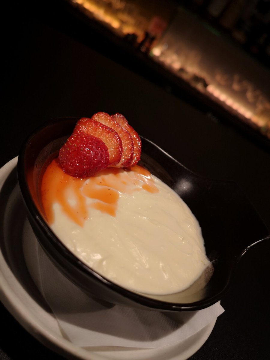Bar Escape バーテンダーの作るデザート 今回は 濃厚レアチーズケーキ 苺のソースを添えて 空いてる時間を利用して 少しだけ手間をかけてケーキ作りました 限定数しか作らないので あえてホールではなくこのスタイルで チーズケーキ レアチーズ Bar Escape バーテンダーの作るデザート 今回は 濃厚レアチーズケーキ 苺のソースを添えて 空いてる時間を利用して 少しだけ手間をかけてケーキ作りました 限定数しか作らないので あえてホールではなくこのスタイルで チーズケーキ レアチーズ