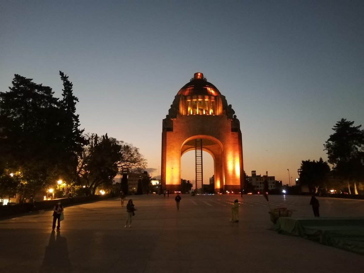 SOBSECDMX's tweet image. Iluminamos de naranja monumentos y edificios emblemáticos de la capital con motivo del Día Mundial contra el Cáncer. 🔶