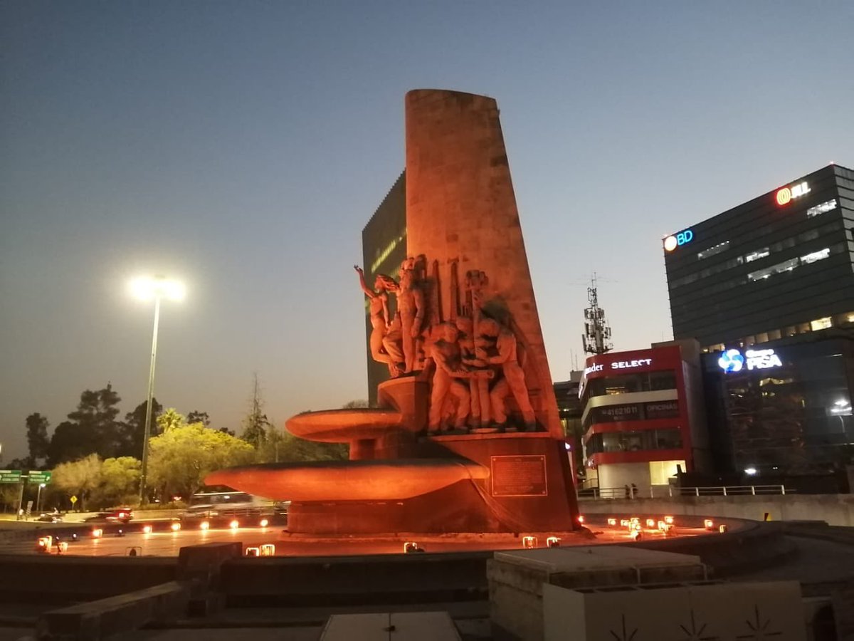 SOBSECDMX's tweet image. Iluminamos de naranja monumentos y edificios emblemáticos de la capital con motivo del Día Mundial contra el Cáncer. 🔶