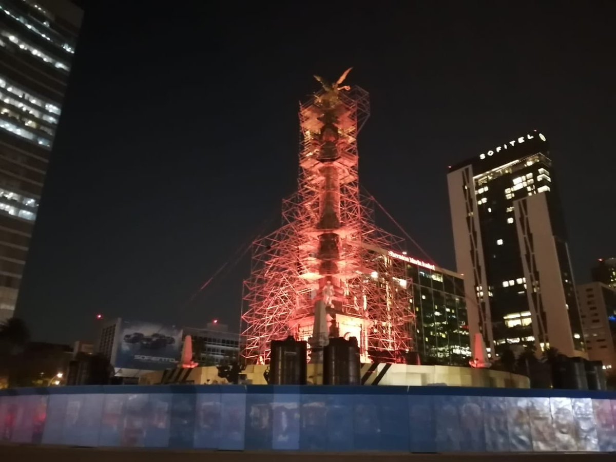 SOBSECDMX's tweet image. Iluminamos de naranja monumentos y edificios emblemáticos de la capital con motivo del Día Mundial contra el Cáncer. 🔶