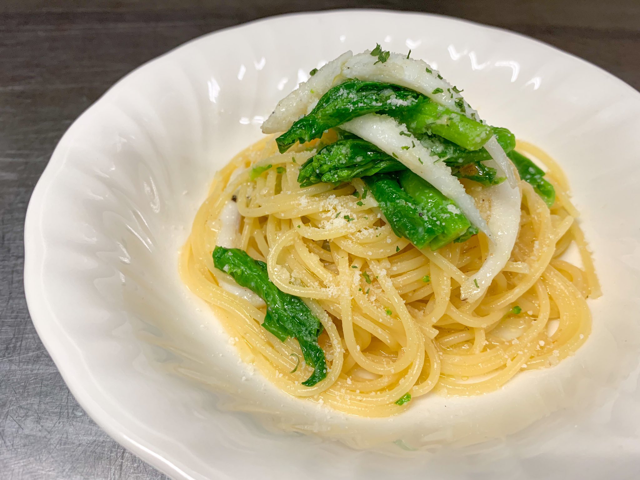 コーザ ボーレ 岡山 本日のパスタは白魚と菜の花のアーリオ オーリオです 立春も越えてもまだ寒いですが 春の食材が入るようになってきました 白魚の旨みと菜の花のほんのりした苦味が合わさったパスタになっております ぜひ一足先に春の