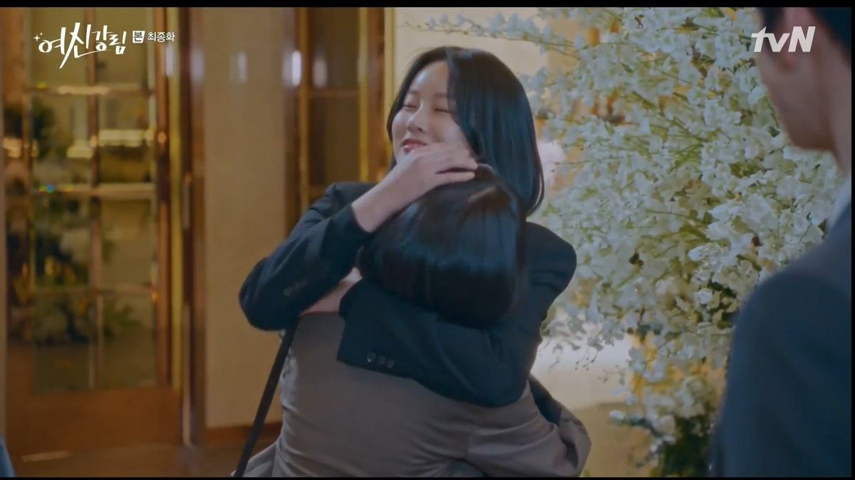 kdramatreats's tweet photo. once a friend, always a friend. my girls reunited, i love them so much 🥺💖 #TrueBeauty #TrueBeautyEp16 https://t.co/7xyTGY0L6R