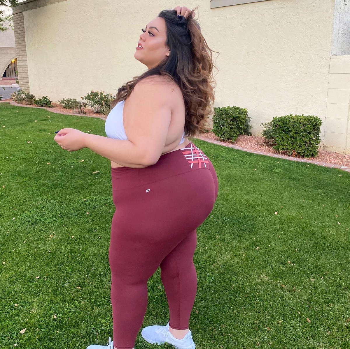 Big bitch. большая bitch. биг бути бичес. родители ники минаж. Big bitch.