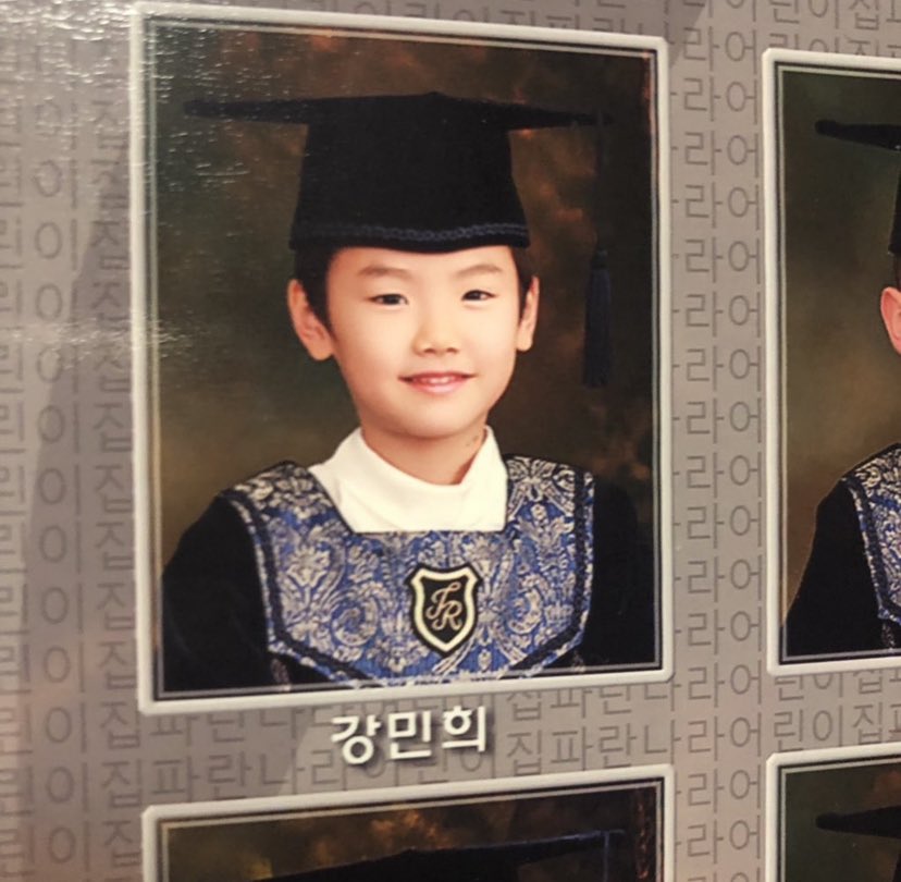 9_17mn's tweet photo. 민희 졸업사진 완성!!
우리 민희 너무 수고 많았엉❤️❤️ https://t.co/3K28ow7t0G