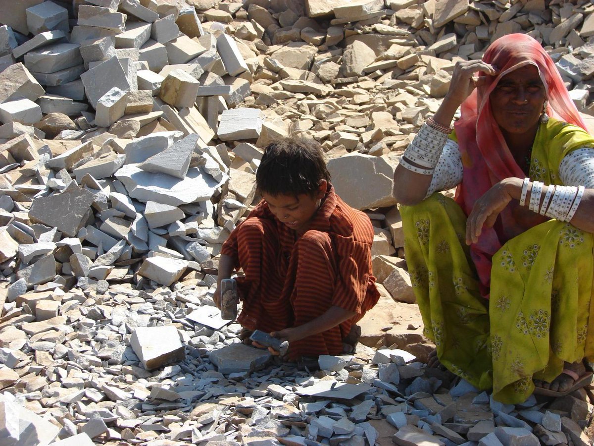 MongabayIndia's tweet photo. In Rajasthan, women who have lost husbands to mining-induced health issues, are left with no option but to work in the same mines for earning a livelihood. 
📷@MineLabour
https://t.co/f4sQidAIAQ
#mining #health #women https://t.co/SBWhHLxp6G