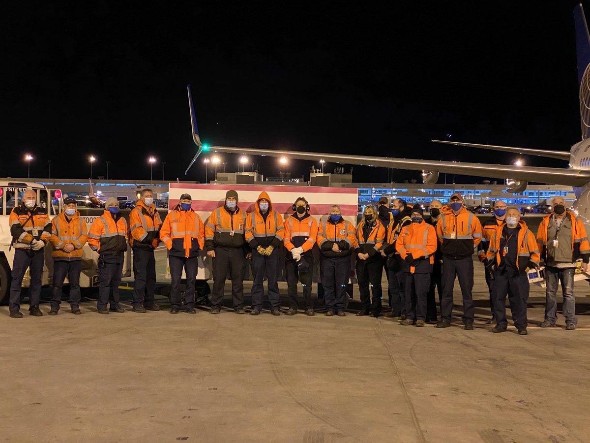 TerenzioMario's tweet photo. DENMM Tribute for MCO Technician Gale Crom. Gale came home to DEN on his final Flight. @JRoo1421 @weareunited #welcomehome https://t.co/U7vzHlJnb4