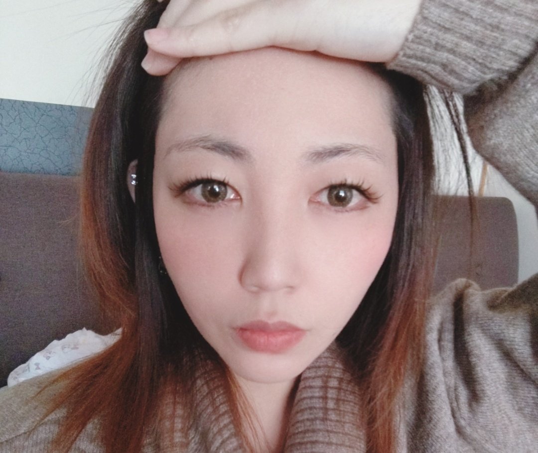 豆子 Hnリン 眉アートメイク アートメイク 後輩ちゃんのやってるサロン行ってきたー 凄ーい 豆ちゃんの歳でここまで 眉毛残ってるの珍しいよ と自眉を褒められた細眉ブームを経験してるババァ 笑 1週間くらいは色濃いから しばらくはイモト眉毛を