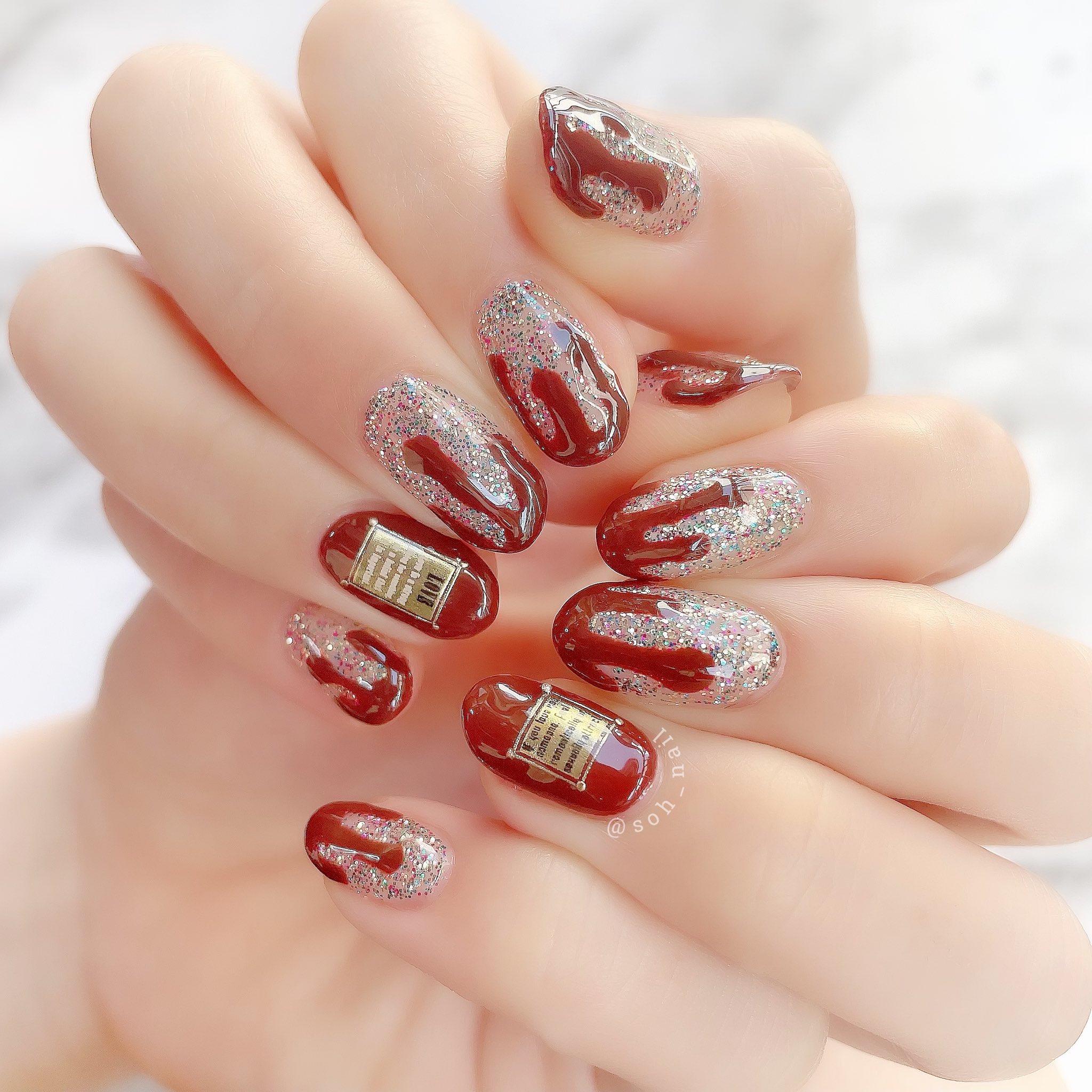 Soh ネイル垢 New My Nail 2月はやっぱりバレンタインネイル とろけるチョコデザインは外せない 新しく仕入れた多色ラメにチョコがけっ うーん派手かわ 少し早いけれど Happy Valentine セルフネイル ジェルネイル T
