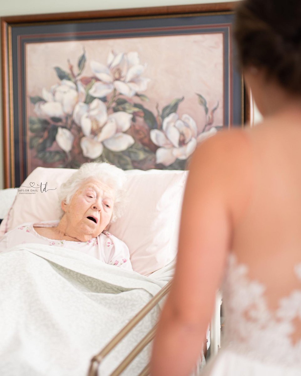 enews's tweet photo. A bride who couldn't let her wedding day pass by without her grandmother seeing her in her dress. 🥺💙 (📷: @tdailphotography) https://t.co/RlevczVuPU