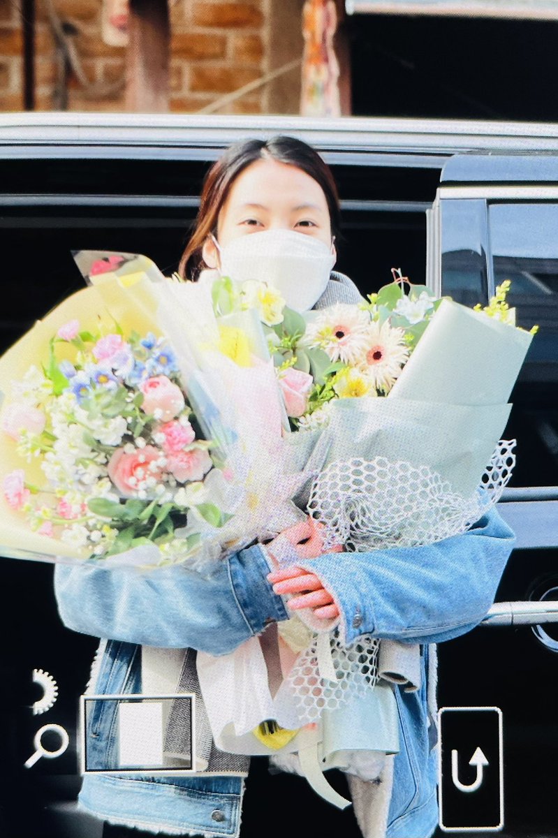 [MOONLUCY_hj 대리트윗]
210205 #위키미키 #루시 

안추워 완전봄이야