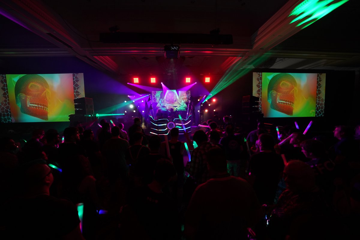 defcon's tweet image. #defcon26 #ThrowbackThursday #oontzoontz