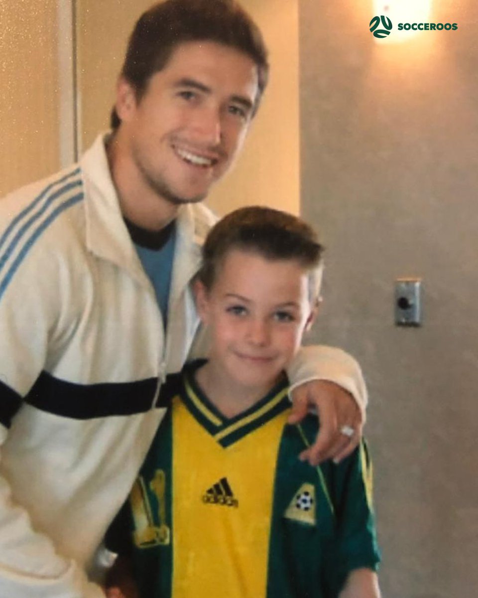 青色梯団 オーストラリア代表のレジェンド ハリー キューウェルと現代表ジャクソン アーヴァイン 当時11 の16年前のツーショット アーヴァインて子供の時から代表フリークだったらしく ウルグアイとのpoでスタジアムで旗振ってる写真もある