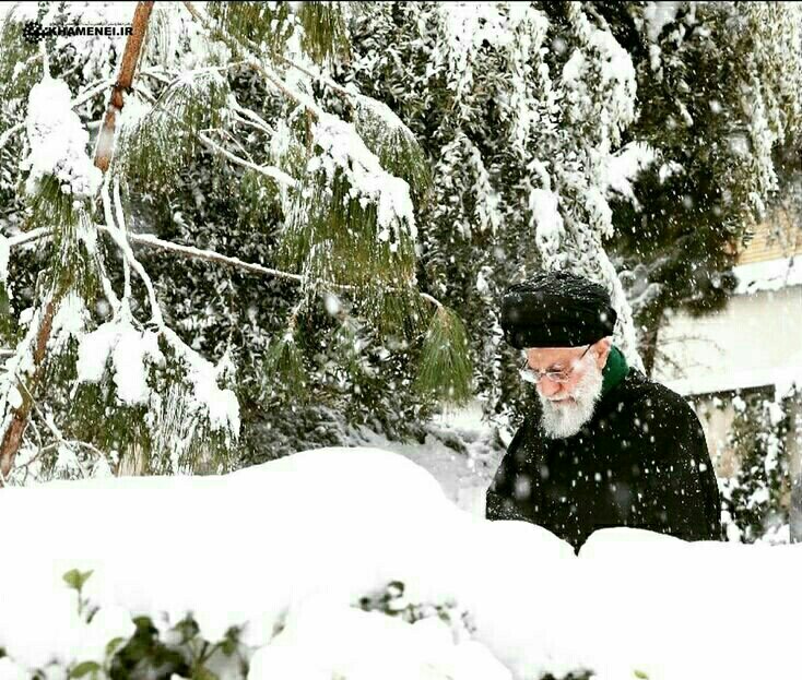 moslem_FARAGHLI's tweet image. ترسید «چراغ دوازدهم» را هم بشکنند.
جایش یک «شمع» داد تا ببیند چه می کنیم با او
#مهدی_فاطمه
#امام_خامنهای